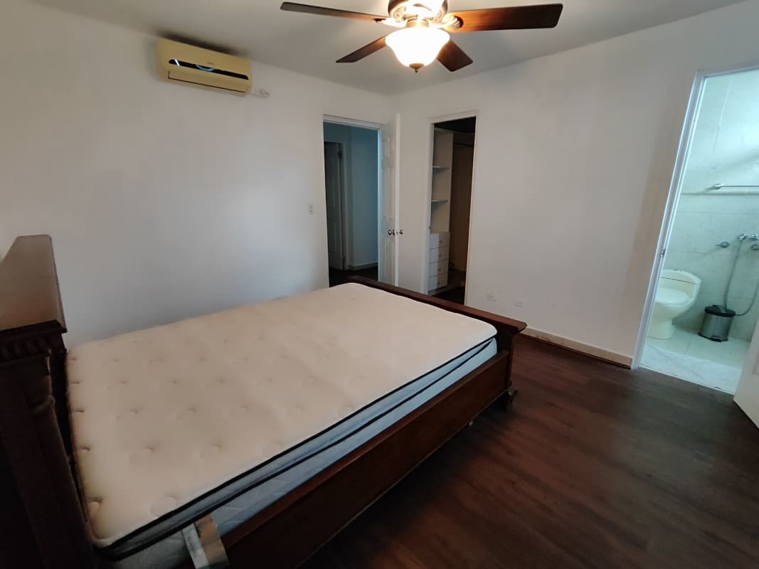 Master bedroom with split AC, wood floors, and closet rental in Coco del Mar Panama City