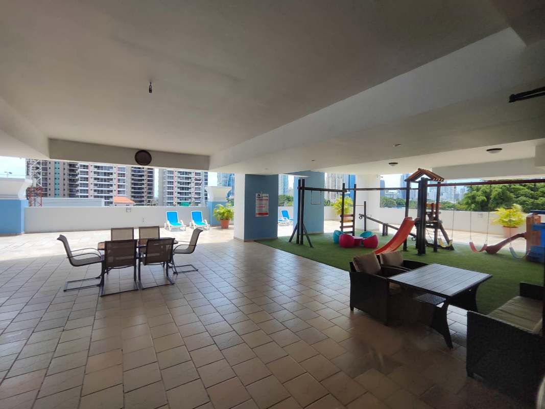 Main bedroom with closet, AC, ceiling fan in PH Coco del Mar Panama City