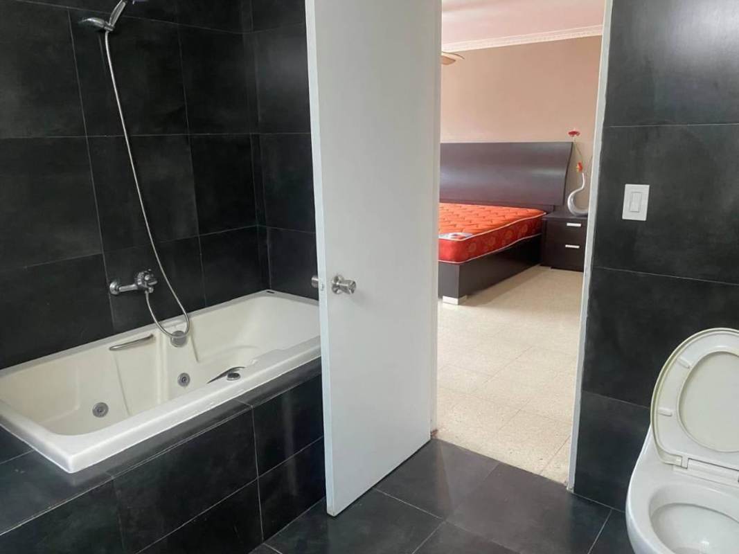 Contemporary bathroom with glass shower PH Marsella Marbella Panama