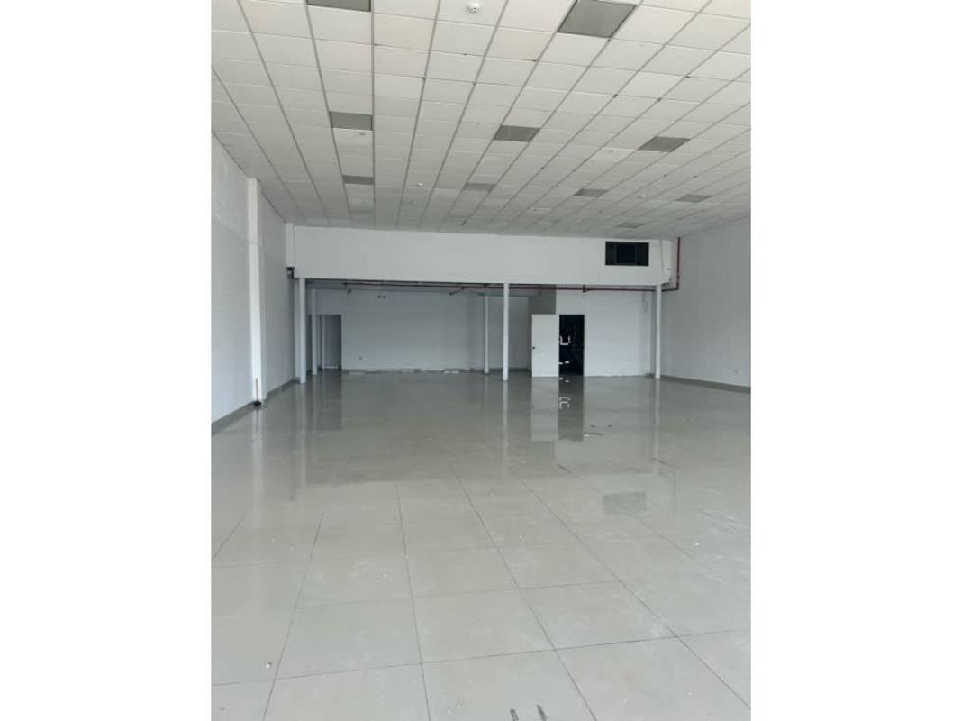 Large Retail & Warehouse Space La Doña 24 de Diciembre