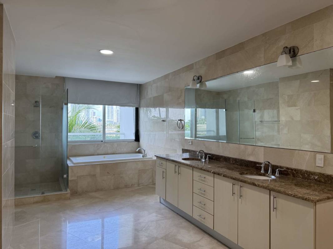 Covered balcony with skyline views Punta Paitilla Torre Mirador Panama