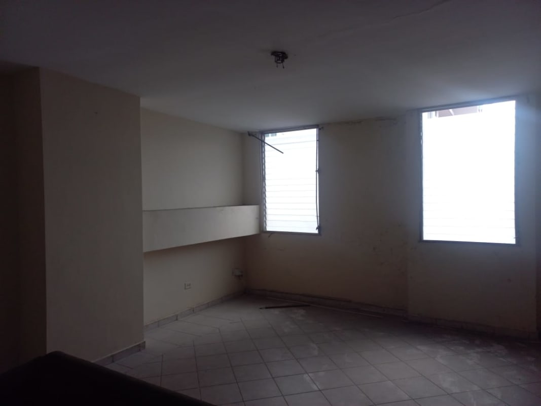 Basic bedroom with window, tile floors, wall bracket PH Plaza de Trafalgar Carrasquilla Panama
