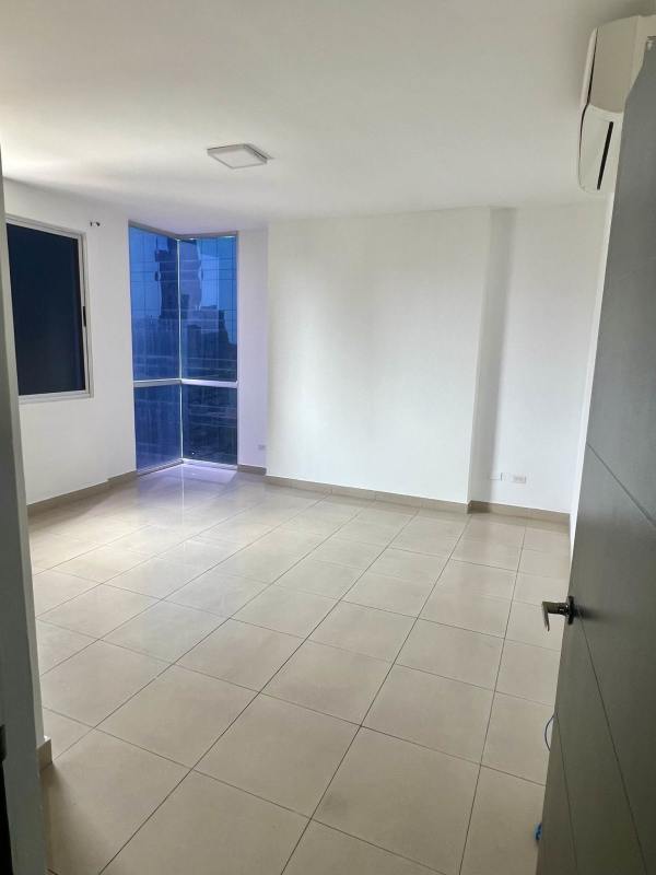 Spacious master bedroom with split AC, large windows, built-in closet in PH Galería Uno Obarrio Panama