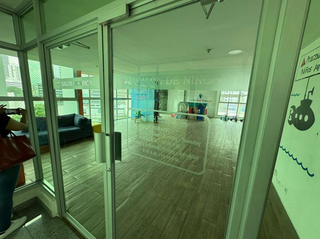 Bedroom with roller blinds, AC, ceiling fan, large window with urban view in PH Seawaves Panama