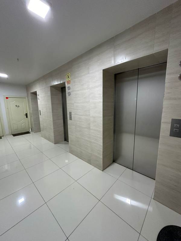 Modern rooftop pool with lounge chairs and pergolas at PH Seawaves in Obarrio Panama