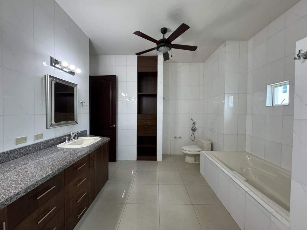Spacious modern bathroom with granite countertop and bathtub at Torre Zeus Panama