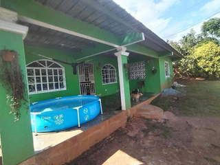 House for Sale in 24 de Diciembre - 4 bedrooms