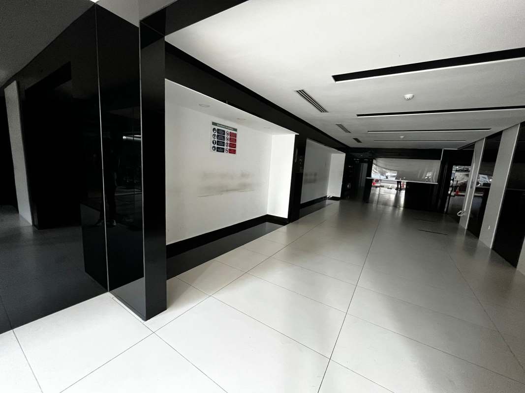 Open lobby area in retail commercial plaza at ground level in Obarrio Panama