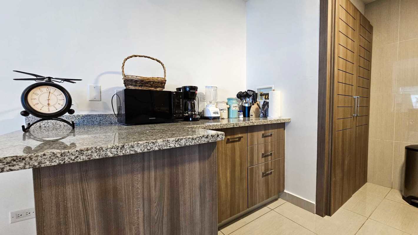 Rooftop pool with panoramic city ocean views PH Green View 43 Avenida Balboa Panama