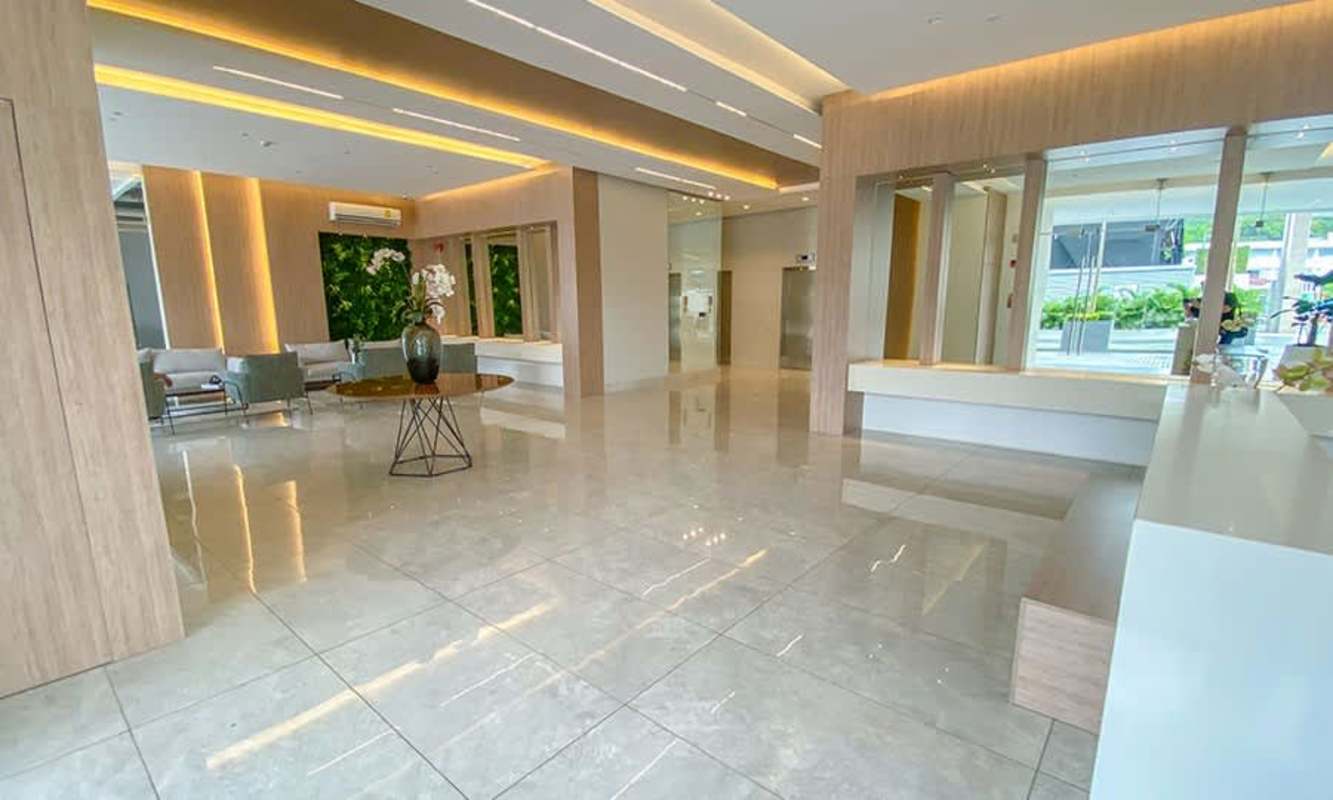 Contemporary lobby with modern furniture in Edison Park Panama