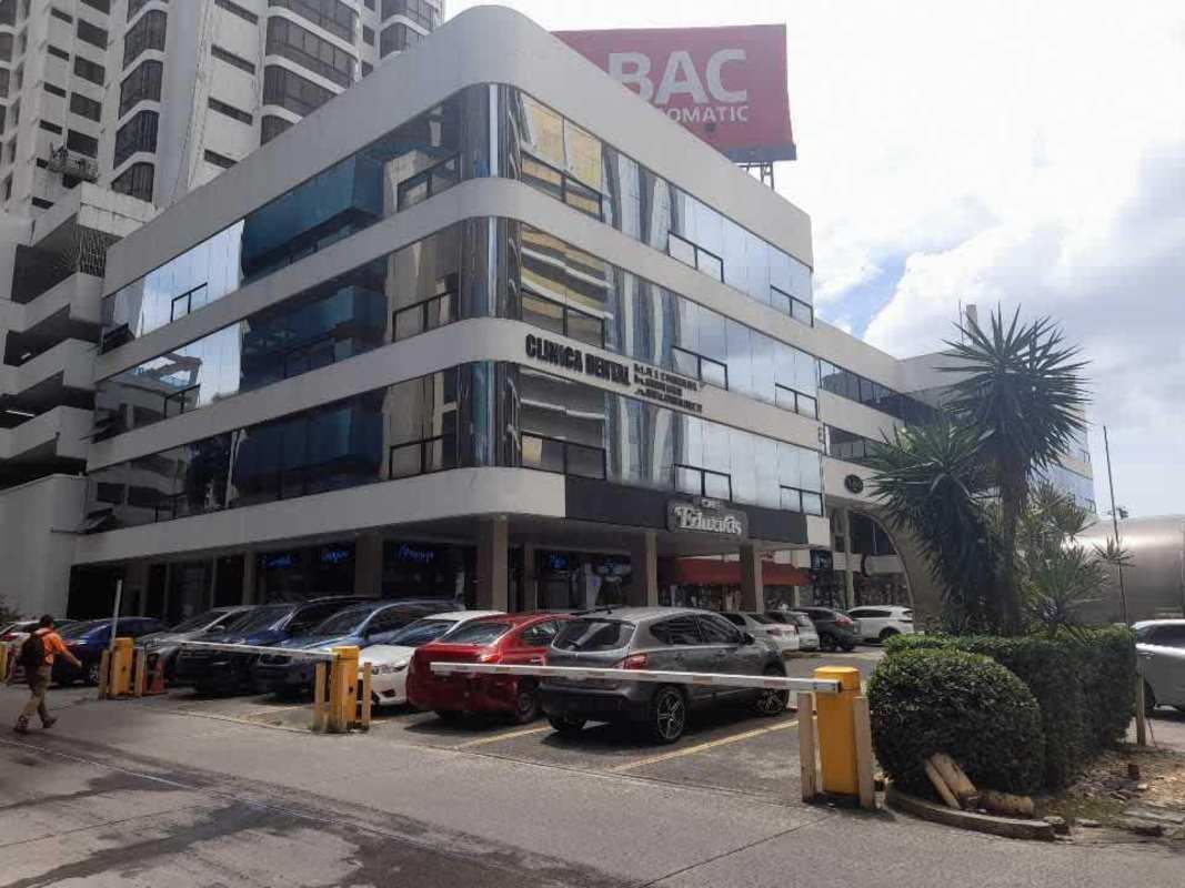 Reception area inside rentable office at Galerías Balboa Avenida Balboa Panama City