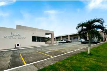 Aerial showing seven commercial units, parking, landscaping, location of PH Plaza Mystic City in Panama Oeste