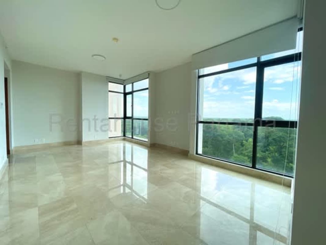 Spacious bedroom suite with golf view and marble floors in PH Albatross Panama