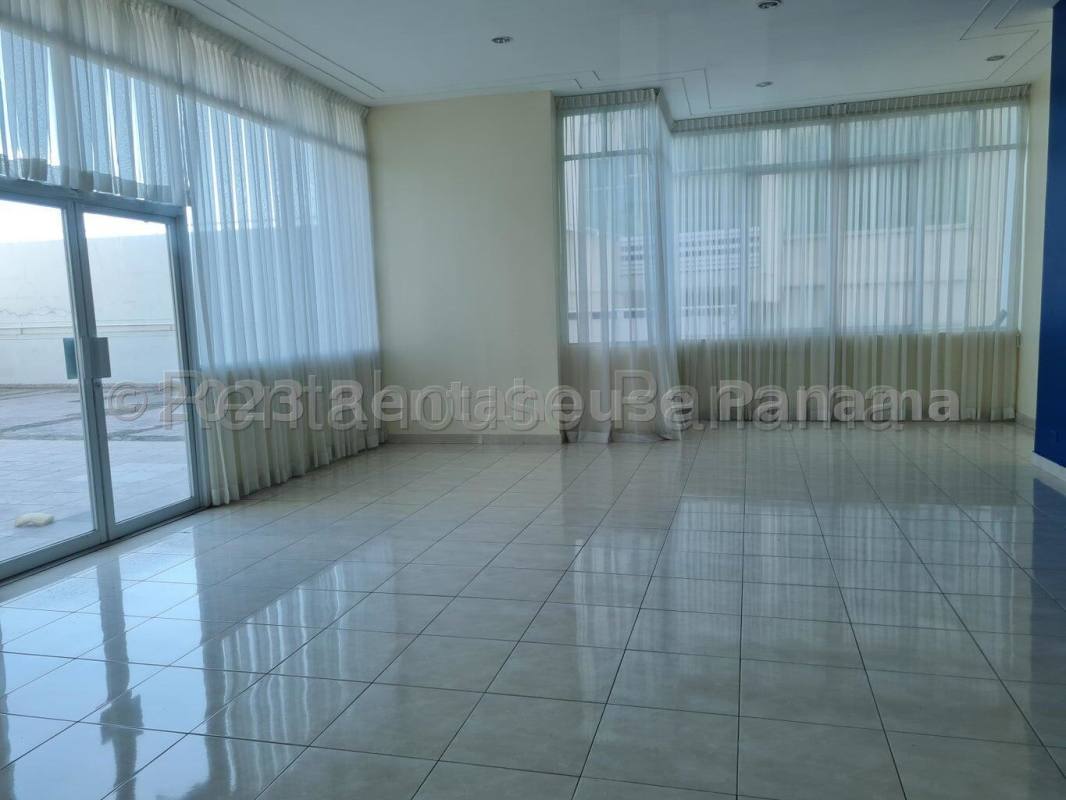 Lobby lounge with contemporary furnishings PH Vivendi Towers Edison Park Panama