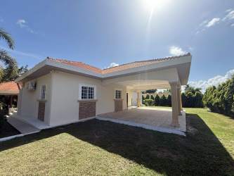 Spacious 5BR House with Pool & Sport Court Cantarrana Chitré