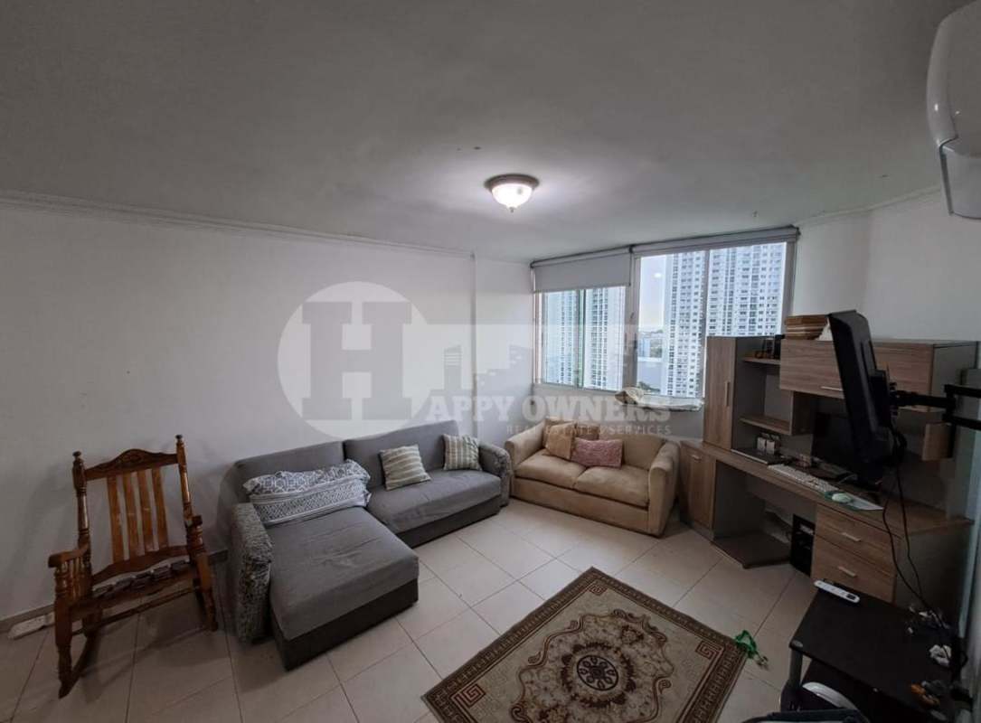 Bedroom with walk-in closet large window natural light in PH Green Park Tower Condado del Rey Panama