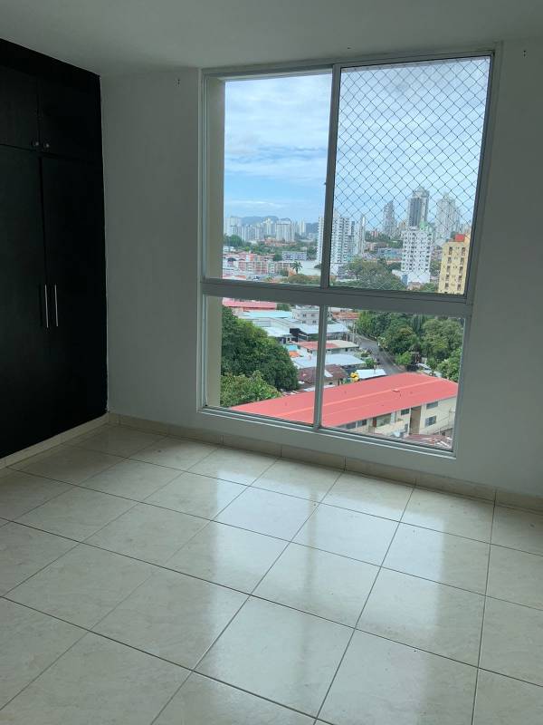 Bright secondary bedroom with tile floors in PH Hyde Park