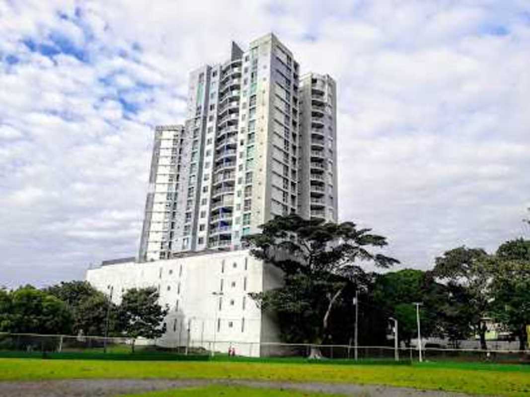 High-rise PH Hyde Park condominium tower in San Francisco Panama City