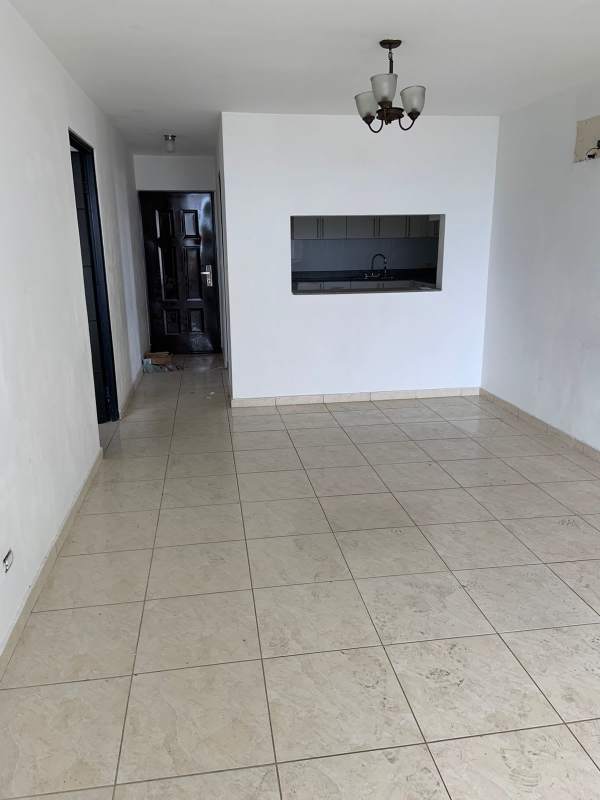 Bathroom with glass-enclosed shower and pedestal sink PH Hyde Park Panama City