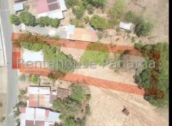 Large rural lot with trees and country house for sale near Las Tablas