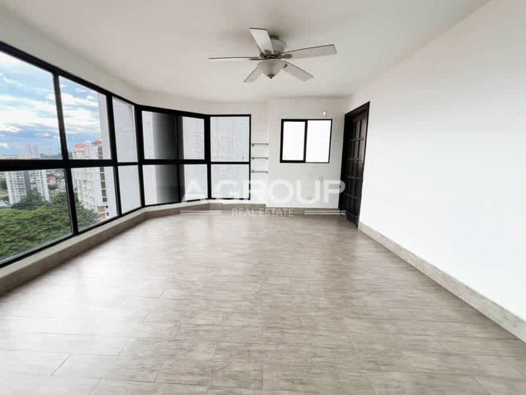 Living room with panoramic city skyline views and large windows in PH Sky View Panama