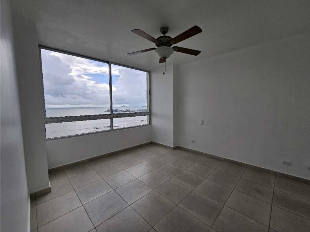 Spacious bedroom with ocean view, large window, ceiling fan in PH Terrasol San Francisco Panama