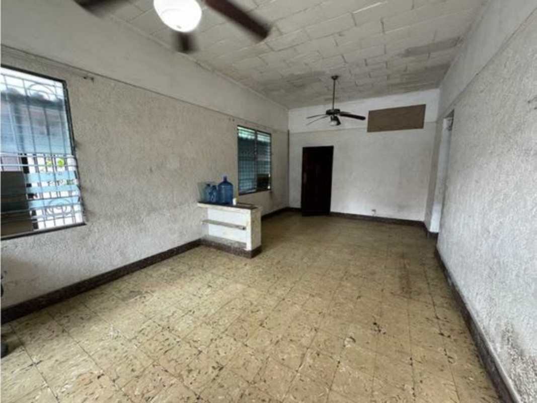 Shaded patio terrace with tile floor and garden in Avenida Balboa Bella Vista corner house Panama