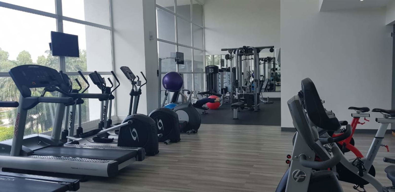 Outdoor tennis and multifunction sports courts in luxury building PH Acqua Costa del Este Panama