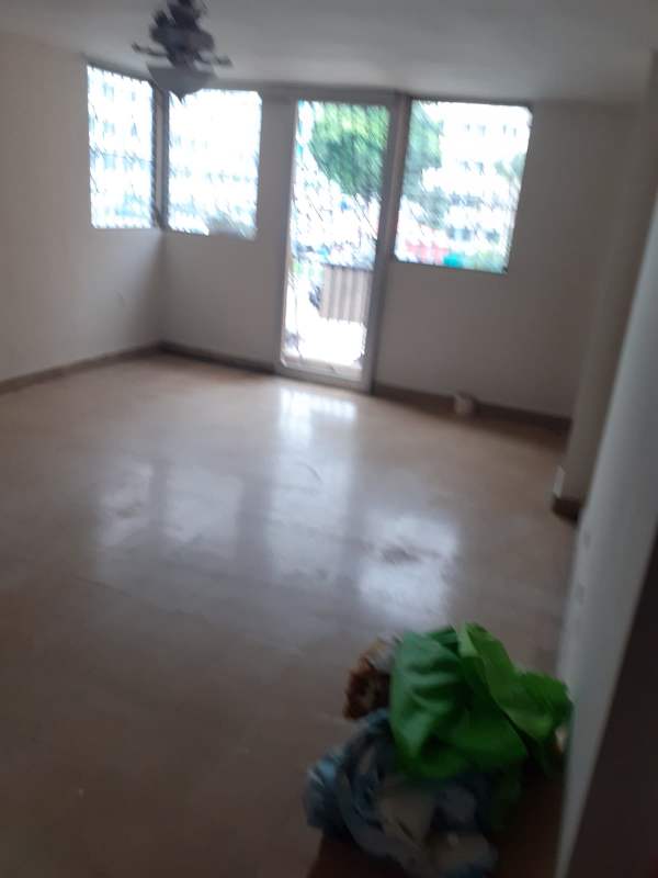 Spacious living-dining room with ceiling fan and balcony access at PH 12 de Octubre Panama