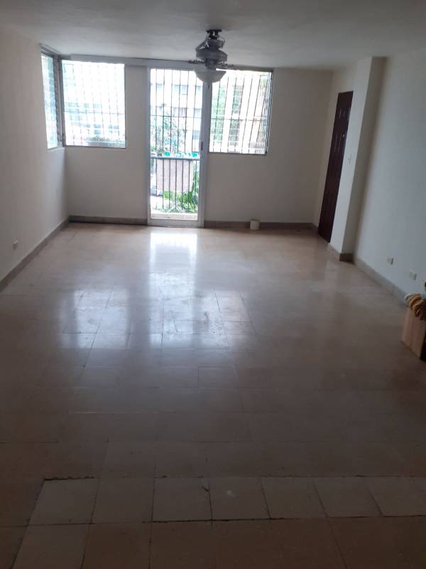 Utility laundry area with windows and cleaning supplies at PH 12 de Octubre apartment Panama