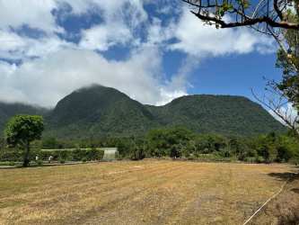 Expansive lot with mountain backdrop under blue skies El Valle Panama