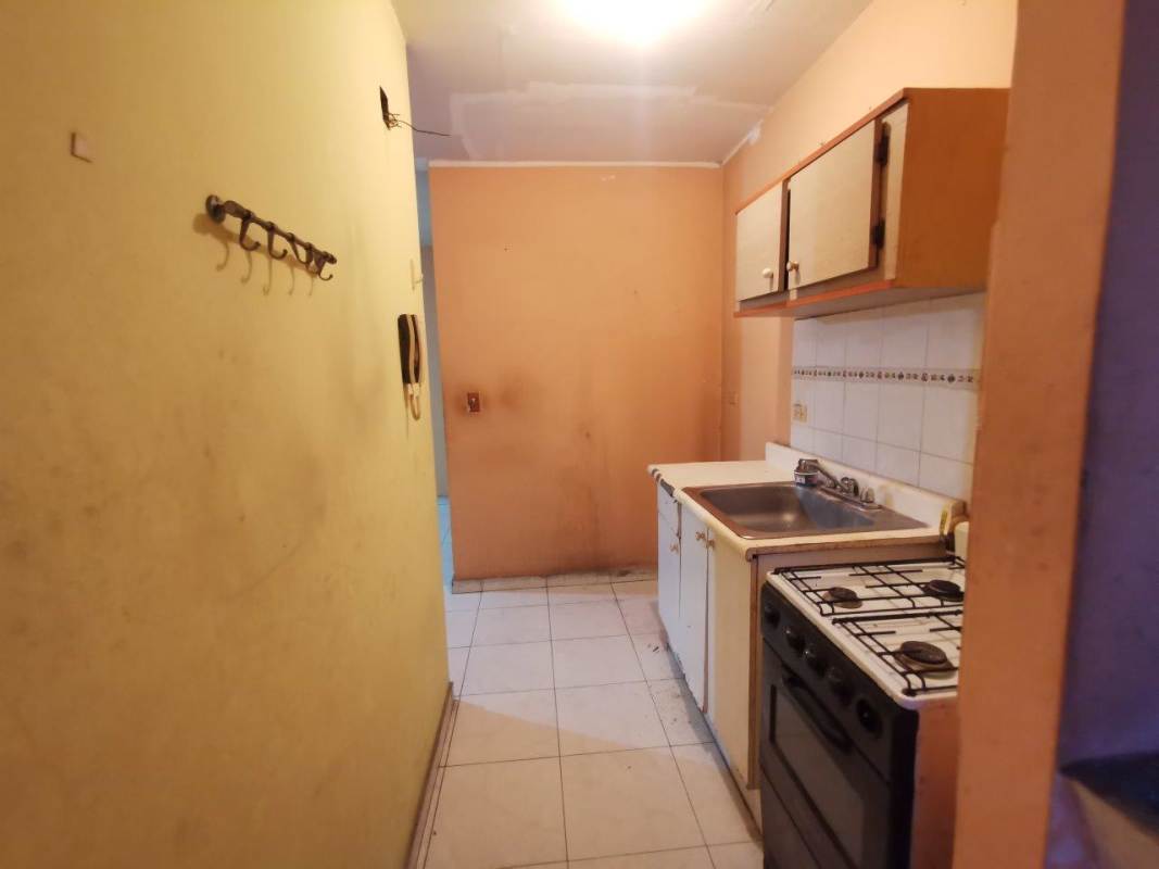 Simple bathroom with pedestal sink, shower enclosure at Villa Margarita apartments Panama