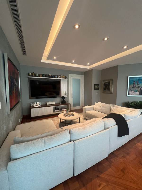 Custom home bar with marble countertop and built-in shelving in Marbella