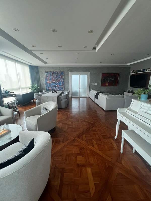 Luxury penthouse dining with marble table and elegant finishes in Marbella Panama