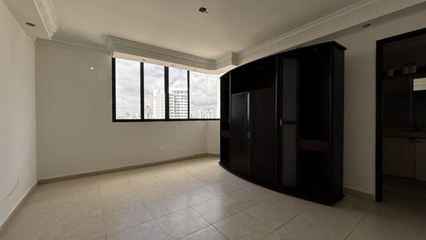 Tall residential building PH San Francisco Bay with balconies in San Francisco Panama City