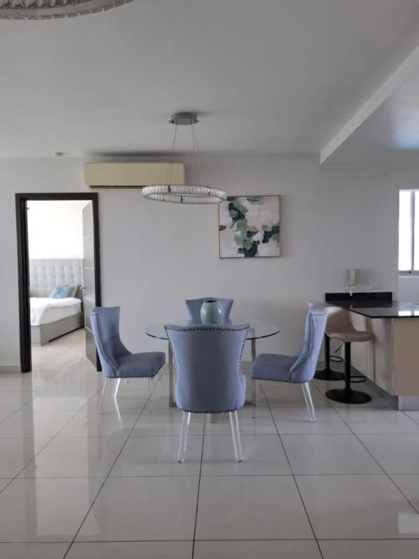 Luxury infinity swimming pool overlooking Pacific Ocean at Allure at the Park Avenida Balboa Panama