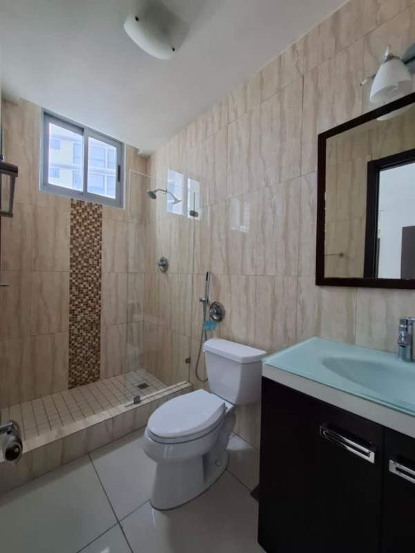 Dining space with contemporary furnishings at PH Allure at the Park Panama City