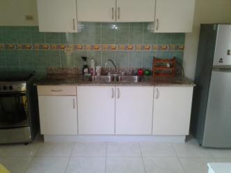Equipped kitchen with marble countertop and tile backsplash in house for sale Panama