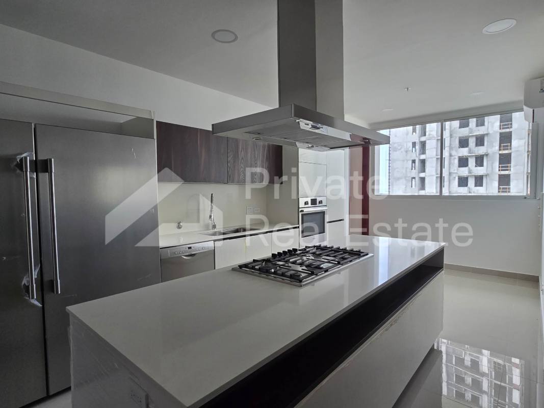 Bathroom with walk-in shower, marble walls and vanity PH Solana Santa María Panama