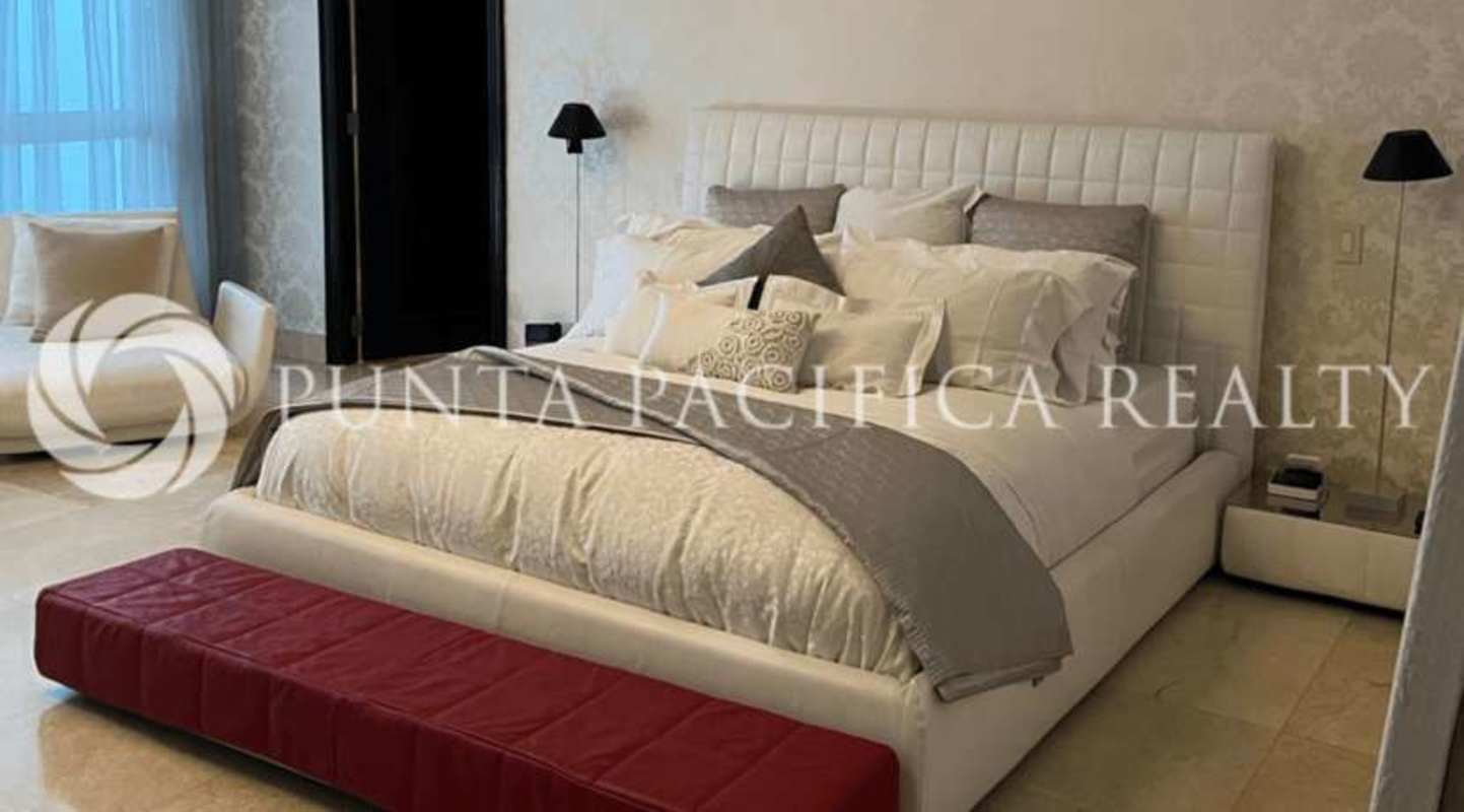 Large master bedroom with panoramic ocean views, luxury finishes, marble floors, PH Venetian Punta Pacifica