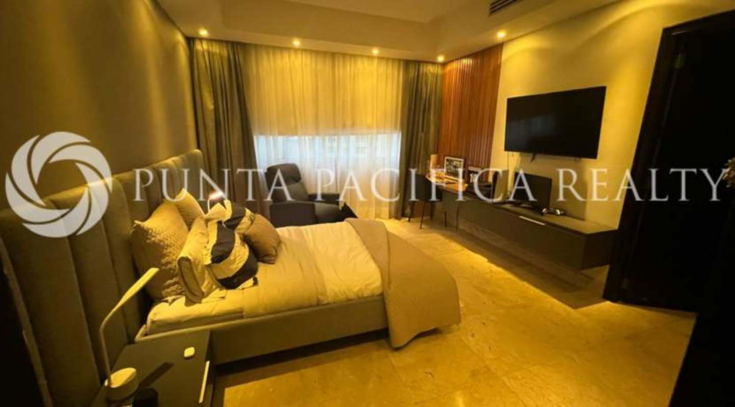 Spacious dining area with ocean and city view, marble floors in PH Venetian Punta Pacifica Panama