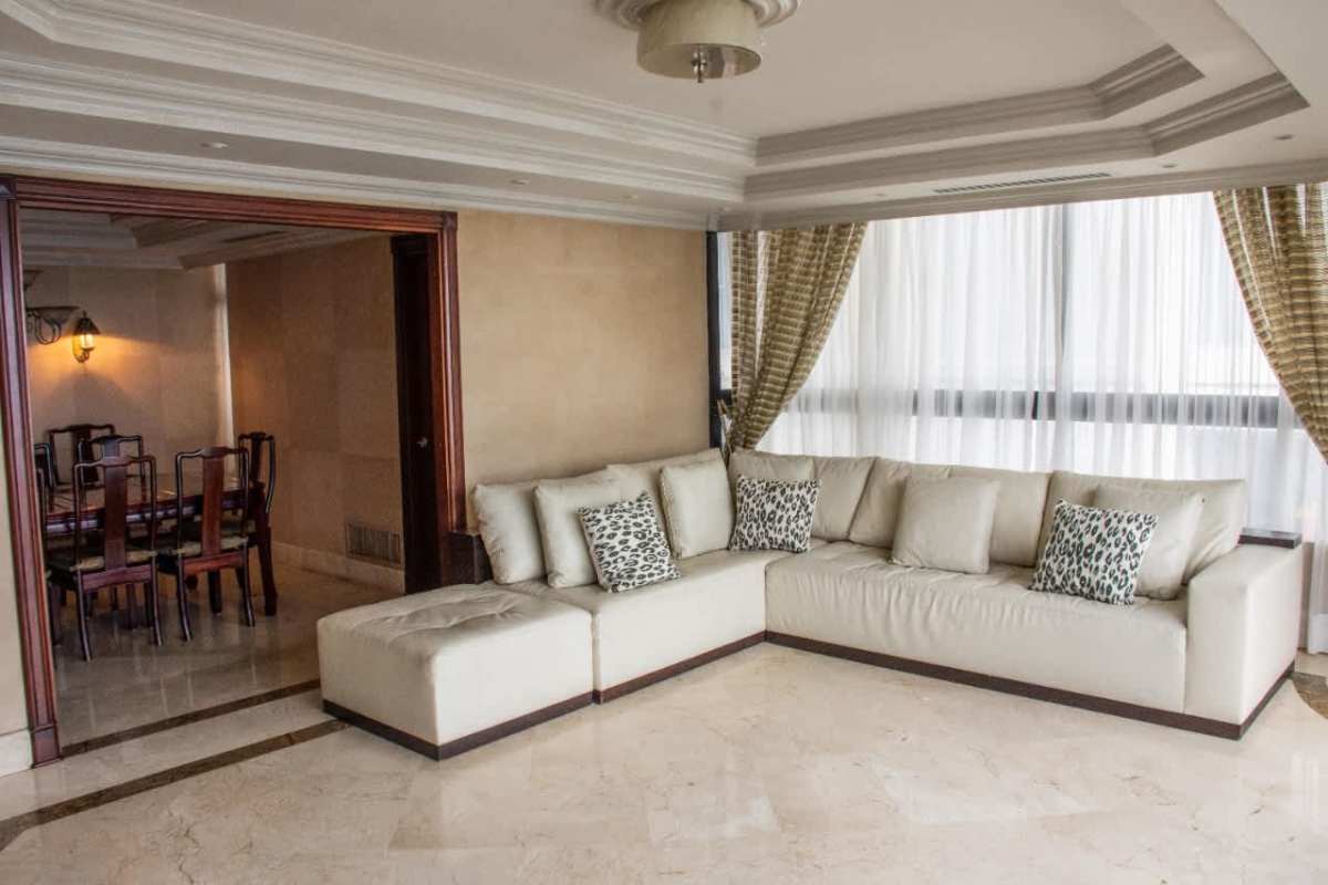 Master bedroom with oceanfront view, en-suite bath, walk-in closet in PH Condesa del Mar Avenida Balboa Panama City