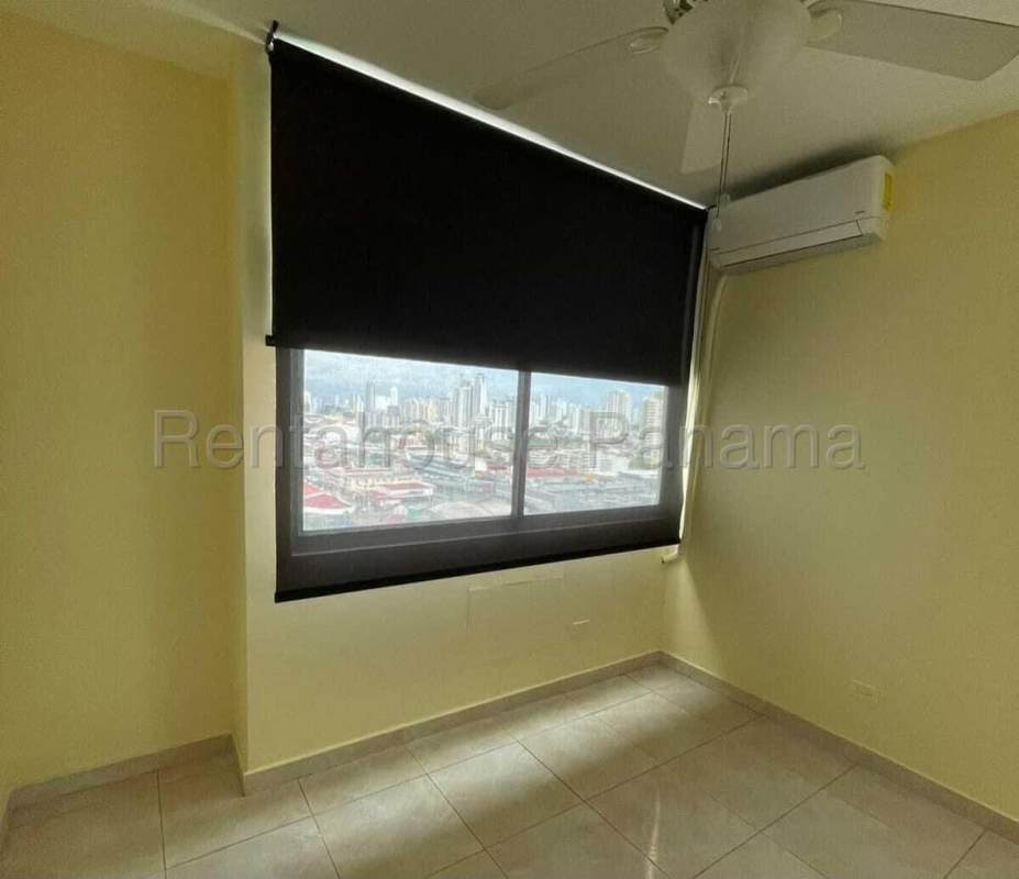 Bedroom with window and ceiling fan PH Vivendi Towers Edison Park Panama City