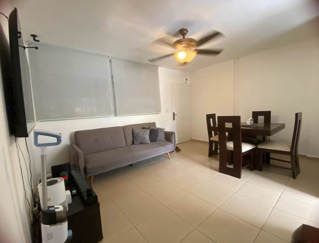 Granite countertop kitchen with appliances and natural light at PH Mystic Hills Panama.