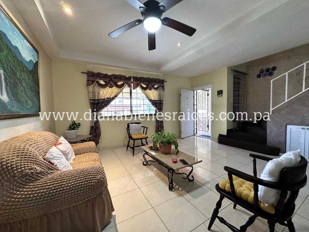 Front exterior duplex house for sale fenced yard two level Cerro Viento Panama