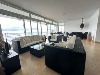Modern bathroom with double sink vanity, large mirror and bathtub in PH Miramar Farallon Panama