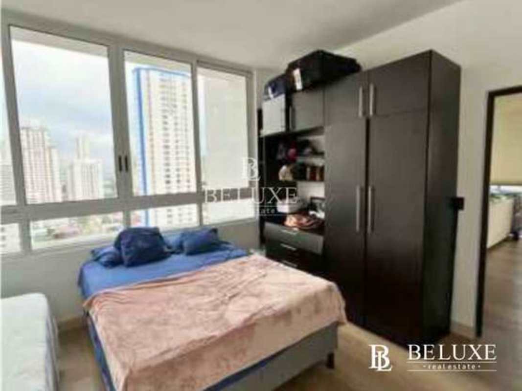 Outdoor swimming pool with deck at PH Quadrat San Francisco Panama City