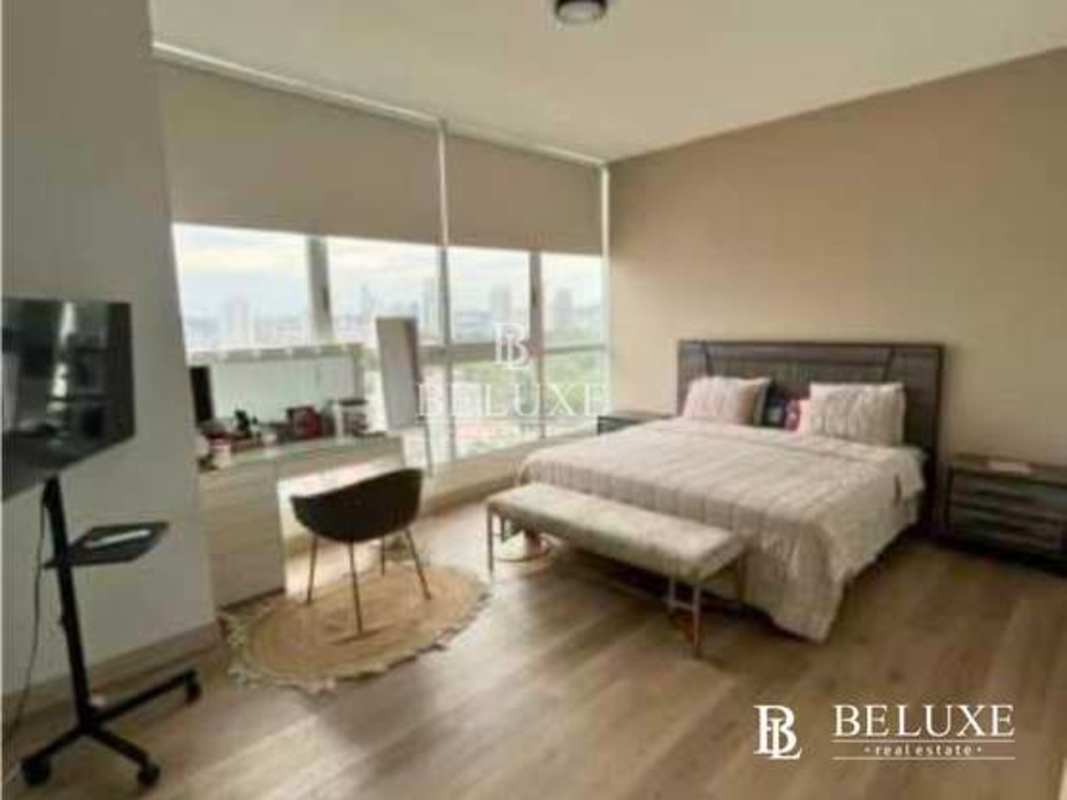 Master bedroom with large windows and skyline view PH Quadrat San Francisco Panama