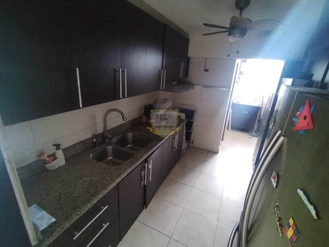 Bedroom with built-in closet and tile floors PH Via Porras San Francisco Panama