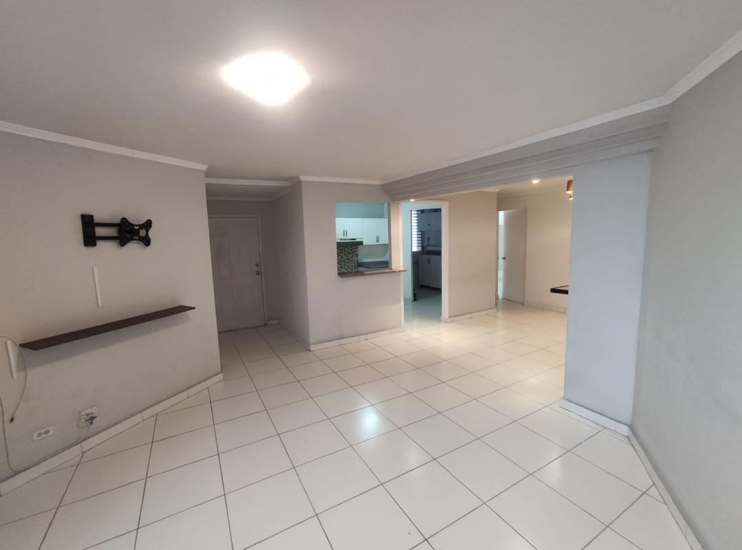 Kitchen with granite tops, white cabinets, mosaic tiles PH Vista Serena San Francisco Panama
